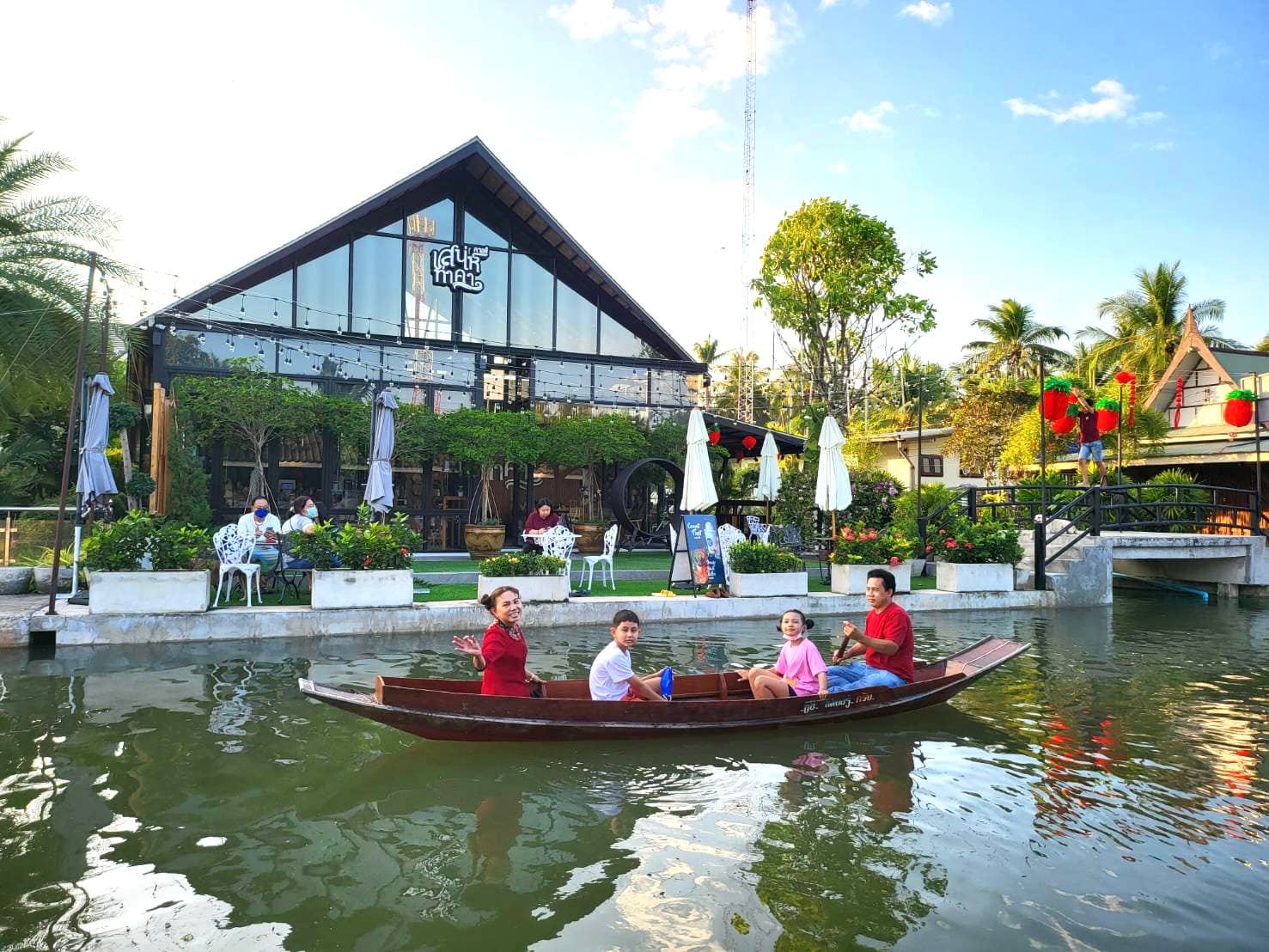 24 คาเฟ่อัมพวา เทสดี ติดแกรม ชอบแบบไหนมัดรวมมาให้จุกๆ อัพเดทใหม่ 2025